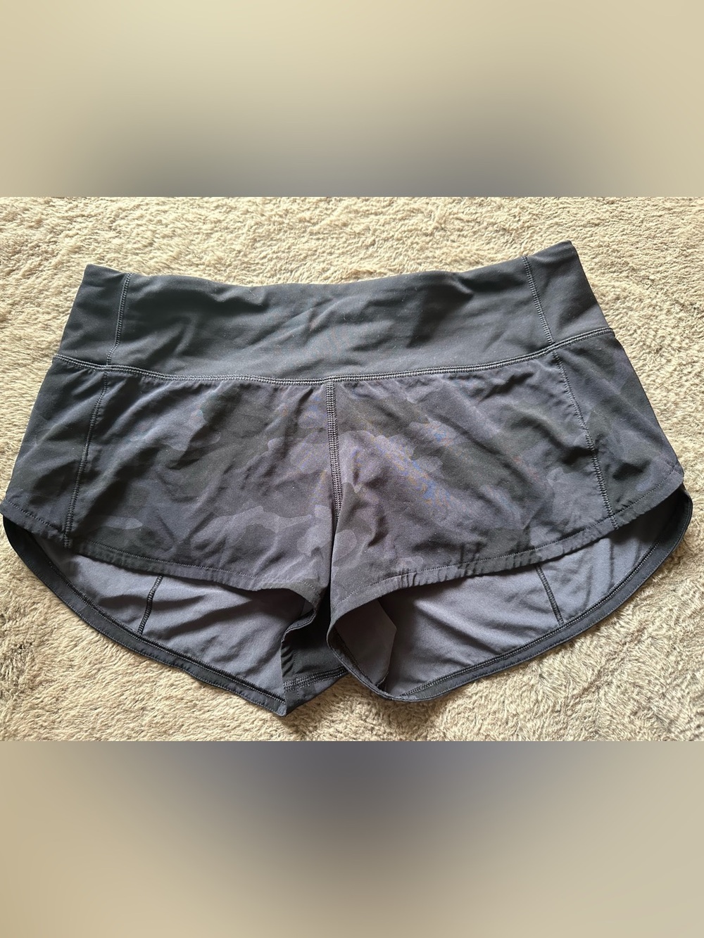 LULULEMON speed up shorts, size 4